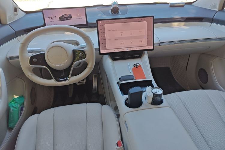 Used Hima Luxeed R7 2024 All-Electric 802 km Max Center Console