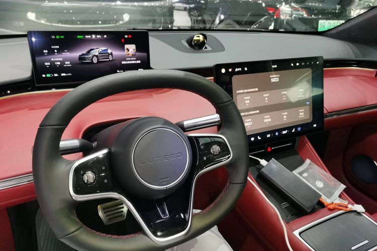 Used Hima Luxeed R7 2024 All-Electric 736 km Ultra Center Console