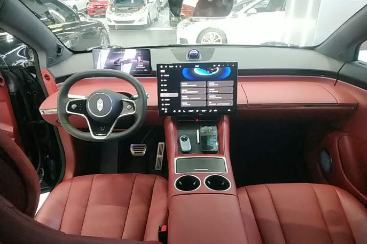 Used Hima Luxeed R7 2024 All-Electric 736 km Ultra Center Console