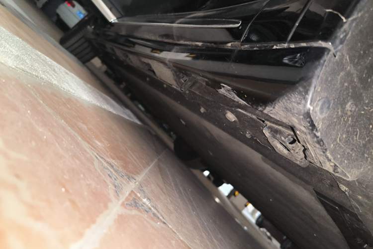 Used Hima Luxeed R7 2024 All-Electric 802 km Max Chassis Front Right