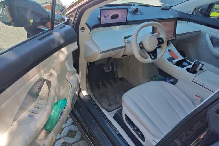 Used Hima Luxeed R7 2024 All-Electric 802 km Max Driver Seat