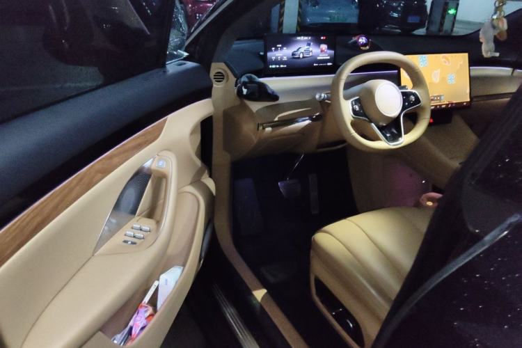 Used Hima Luxeed R7 2024 All-Electric 802 km Max Driver Seat