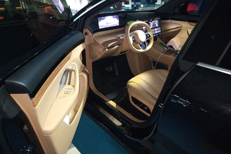 Used Hima Luxeed R7 2024 All-Electric 802 km Max Driver Seat