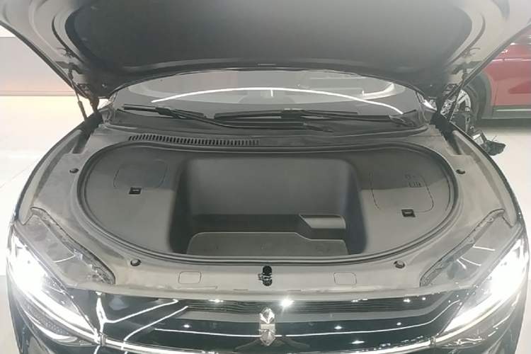 Used Hima Luxeed R7 2024 All-Electric 736 km Ultra Engine Bay
