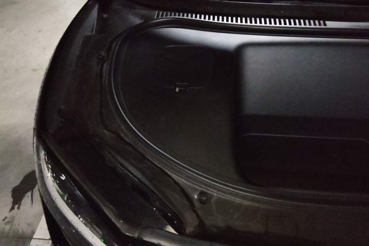 Used Hima Luxeed R7 2024 All-Electric 802 km Max Engine Bay Right