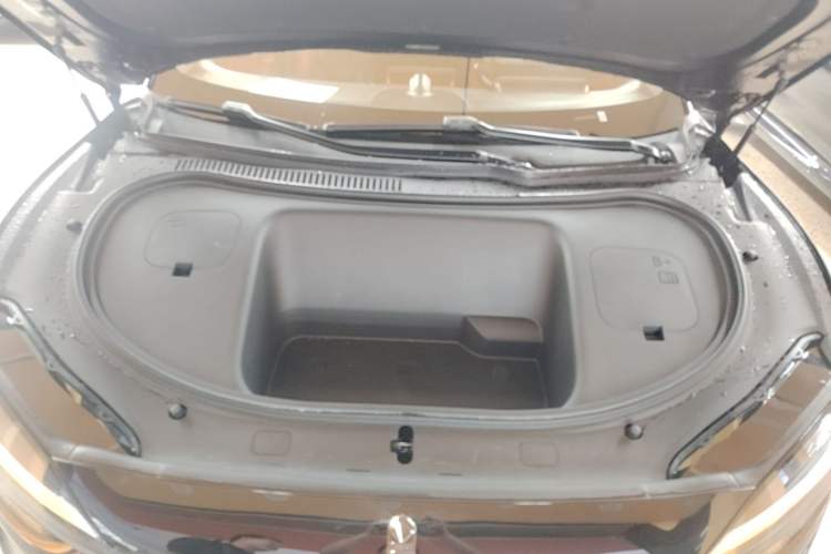 Used Hima Luxeed R7 2024 All-Electric 736 km Ultra Engine Bay