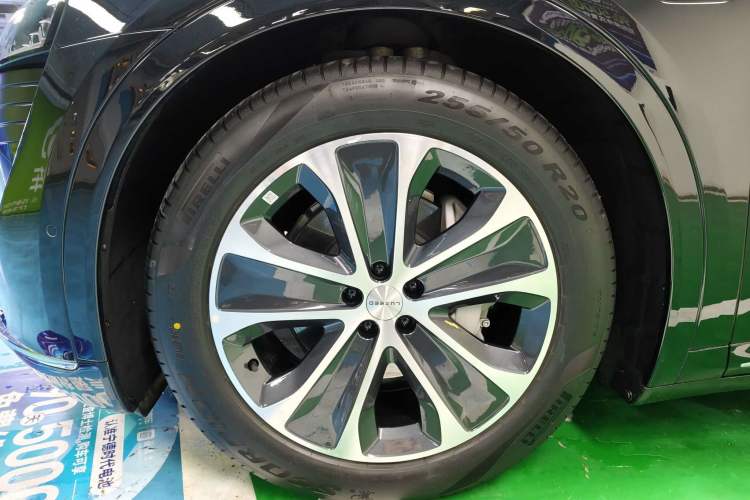 Used Hima Luxeed R7 2024 All-Electric 802 km Max Exterior 4