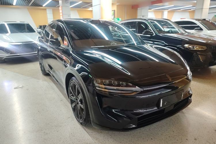 Used Hima Luxeed R7 2024 All-Electric 736 km Ultra Front Right 45 Deg
