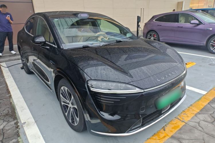 Used Hima Luxeed R7 2024 All-Electric 736 km Ultra Front Right 45 Deg