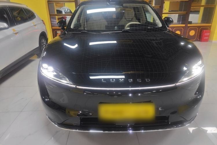 Used Hima Luxeed R7 2024 All-Electric 802 km Max Front