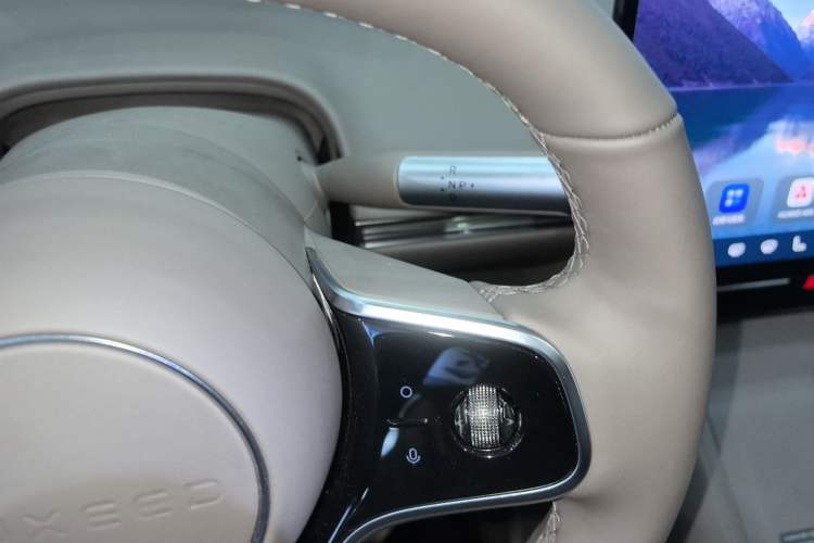 Used Hima Luxeed R7 2024 All-Electric 802 km Max Gear Lever