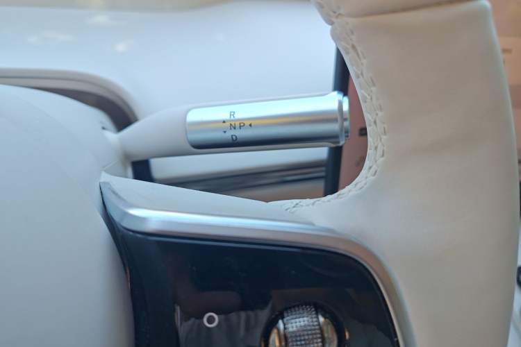 Used Hima Luxeed R7 2024 All-Electric 802 km Max Gear Lever