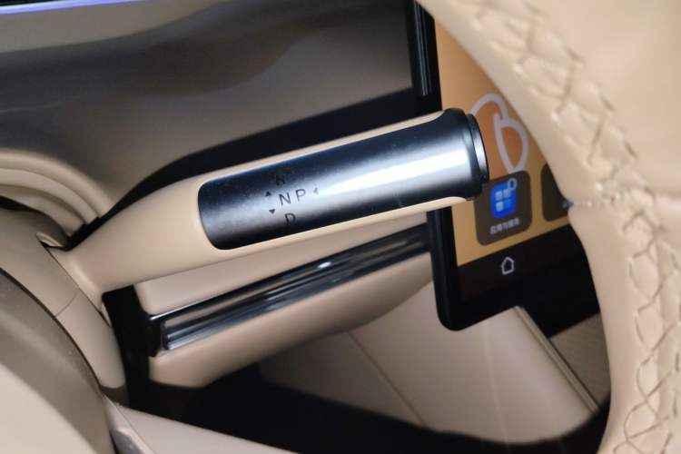 Used Hima Luxeed R7 2024 All-Electric 802 km Max Gear Lever