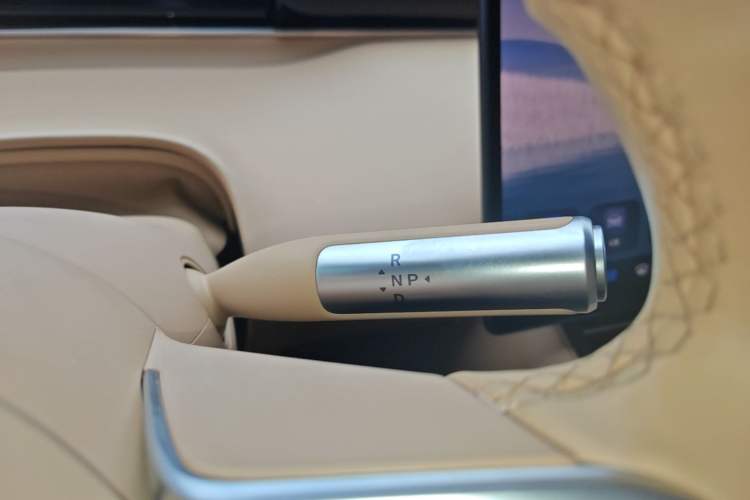 Used Hima Luxeed R7 2024 All-Electric 736 km Ultra Gear Lever