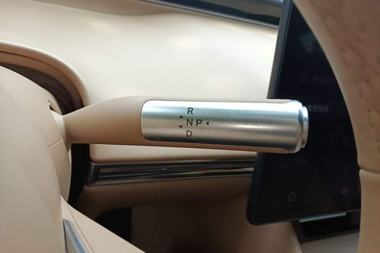 Used Hima Luxeed R7 2024 Pure Electric 667km Pro Gear Lever