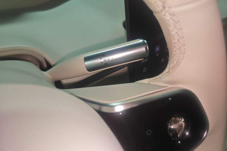 Used Hima Luxeed R7 2024 All-Electric 802 km Max Gear Lever