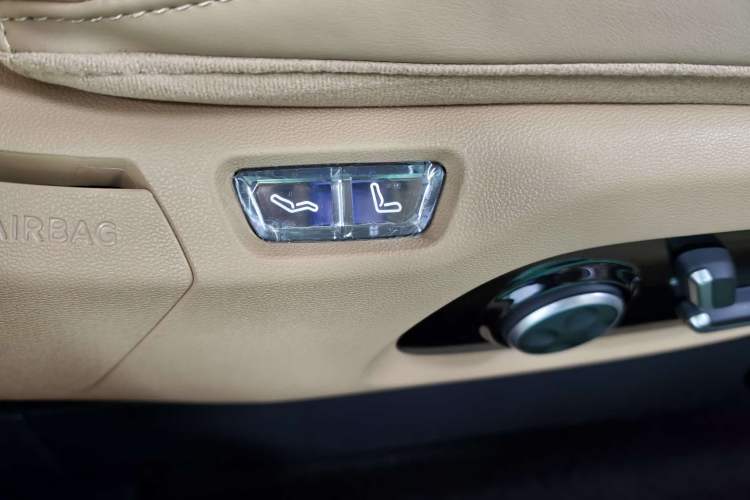 Used Hima Luxeed R7 2024 All-Electric 802 km Max Interior 1