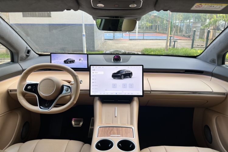 Used Hima Luxeed R7 2024 All-Electric 736 km Ultra Interior 1