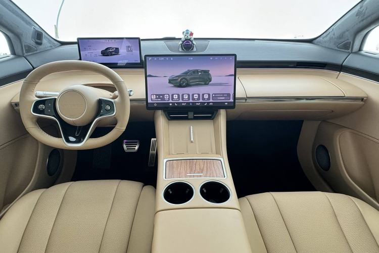Used Hima Luxeed R7 2024 All-Electric 667 km Max Interior 1