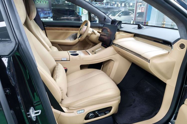 Used Hima Luxeed R7 2024 All-Electric 802 km Max Interior 12