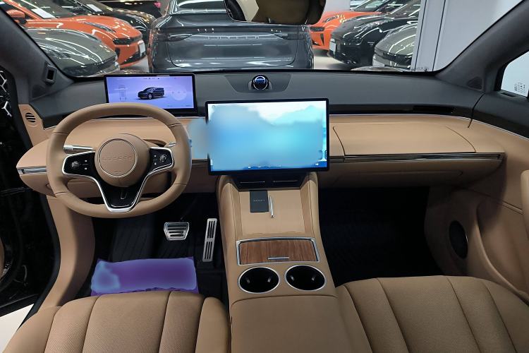 Used Hima Luxeed R7 2024 All-Electric 736 km Ultra Interior 2