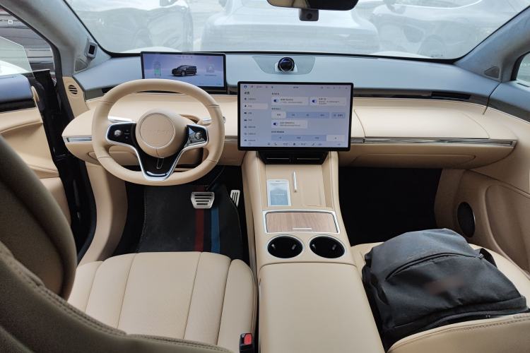 Used Hima Luxeed R7 2024 All-Electric 736 km Ultra Interior 2