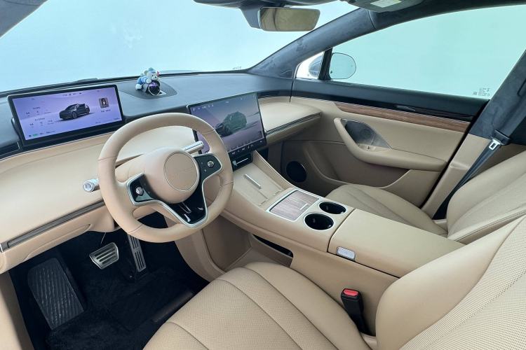 Used Hima Luxeed R7 2024 All-Electric 667 km Max Interior 2
