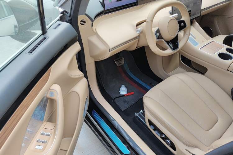 Used Hima Luxeed R7 2024 All-Electric 736 km Ultra Interior 3