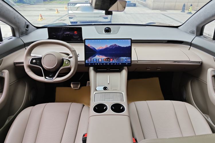 Used Hima Luxeed R7 2024 All-Electric 802 km Max Interior 4