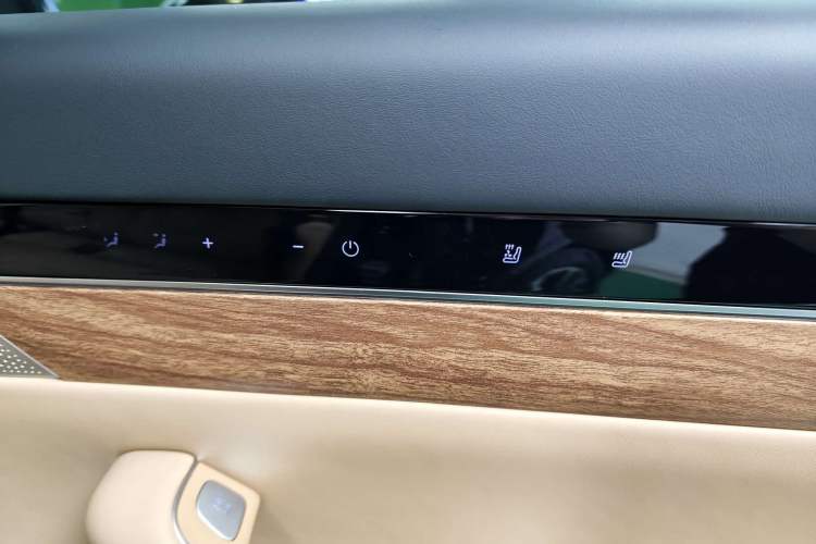 Used Hima Luxeed R7 2024 All-Electric 802 km Max Interior 6