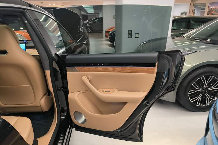 Used Hima Luxeed R7 2024 All-Electric 736 km Ultra Interior 6