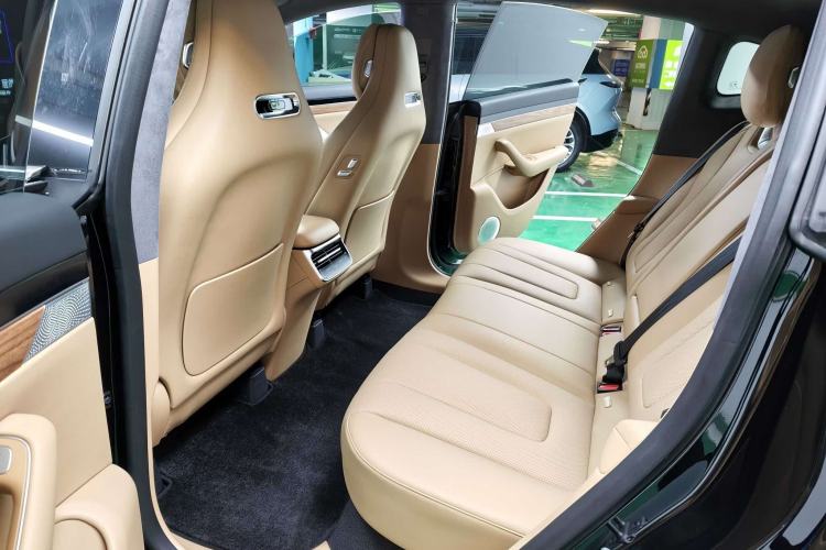 Used Hima Luxeed R7 2024 All-Electric 802 km Max Interior 7