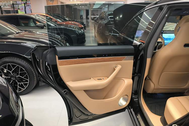 Used Hima Luxeed R7 2024 All-Electric 736 km Ultra Interior 8