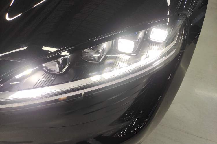 Used Hima Luxeed R7 2024 Pure Electric 667km Pro Left Front Headlight