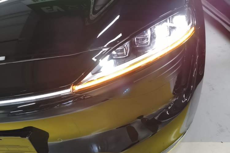 Used Hima Luxeed R7 2024 All-Electric 736 km Ultra Left Front Headlight