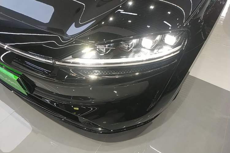 Used Hima Luxeed R7 2024 All-Electric 736 km Ultra Left Front Headlight