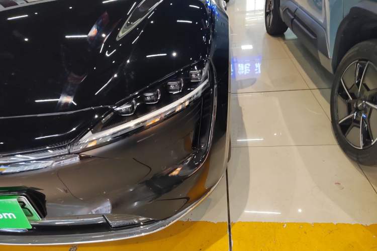 Used Hima Luxeed R7 2024 All-Electric 736 km Ultra Left Front Headlight