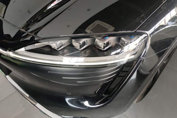 Used Hima Luxeed R7 2024 All-Electric 736 km Ultra Left Front Headlight