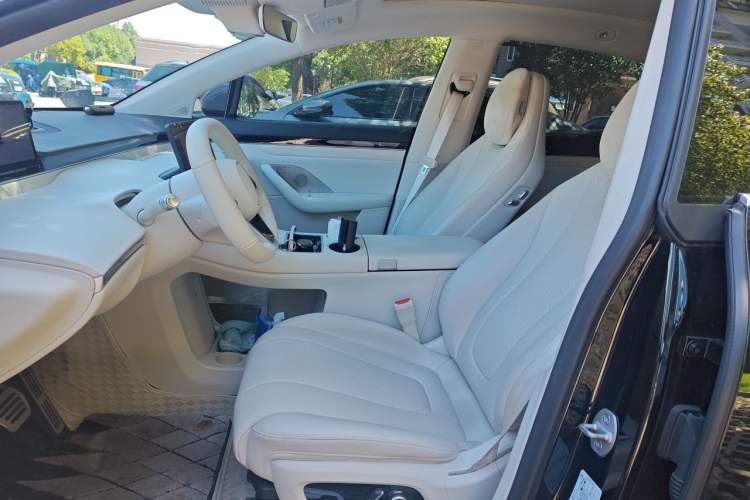 Used Hima Luxeed R7 2024 All-Electric 802 km Max Left Front Seat