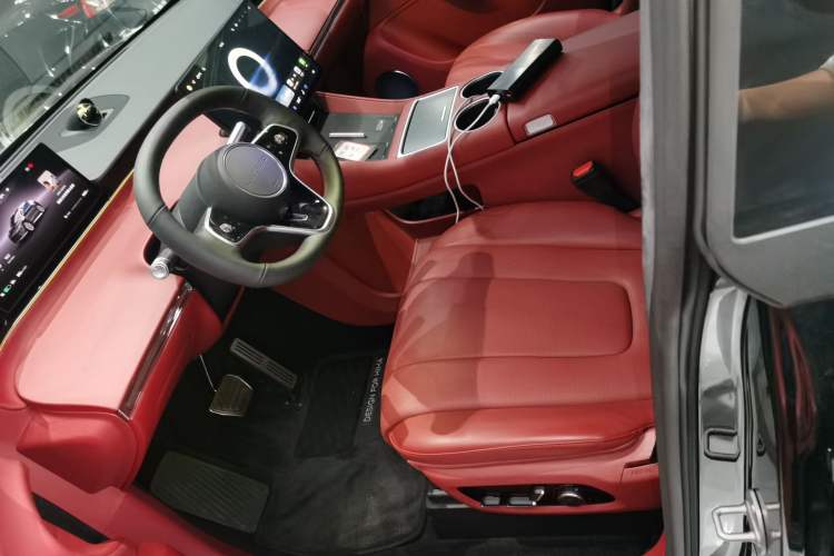 Used Hima Luxeed R7 2024 All-Electric 736 km Ultra Left Front Seat