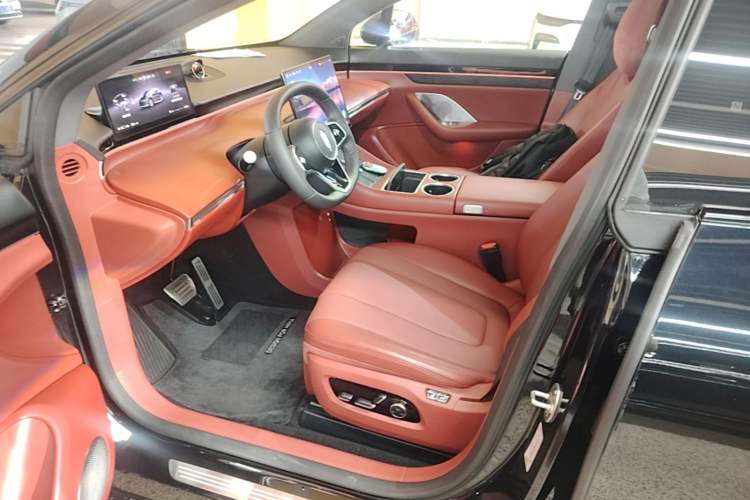 Used Hima Luxeed R7 2024 All-Electric 736 km Ultra Left Front Seat