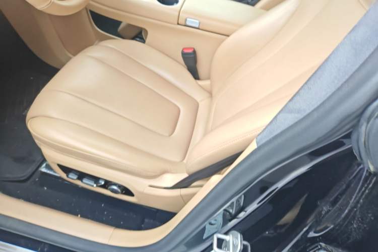 Used Hima Luxeed R7 2024 All-Electric 736 km Ultra Left Front Seat
