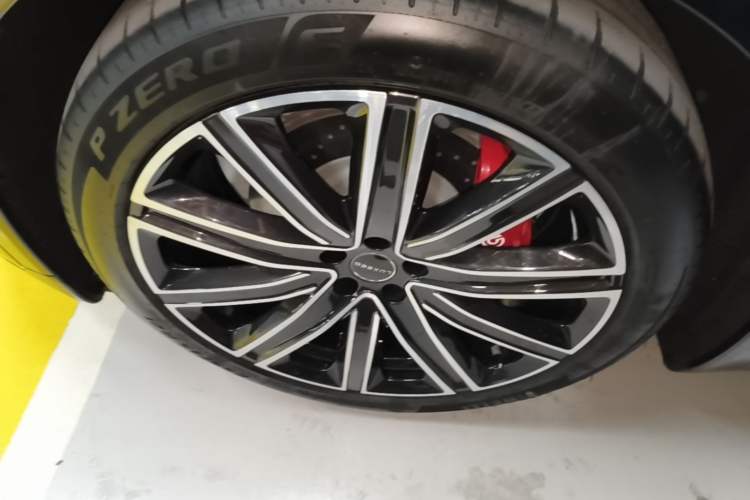 Used Hima Luxeed R7 2024 All-Electric 736 km Ultra Left Front Wheel Hub