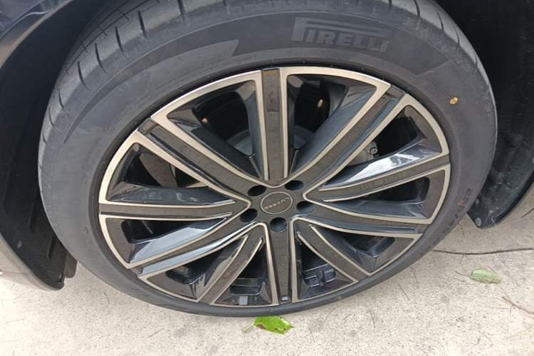Used Hima Luxeed R7 2024 Pure Electric 667km Pro Left Front Wheel Hub