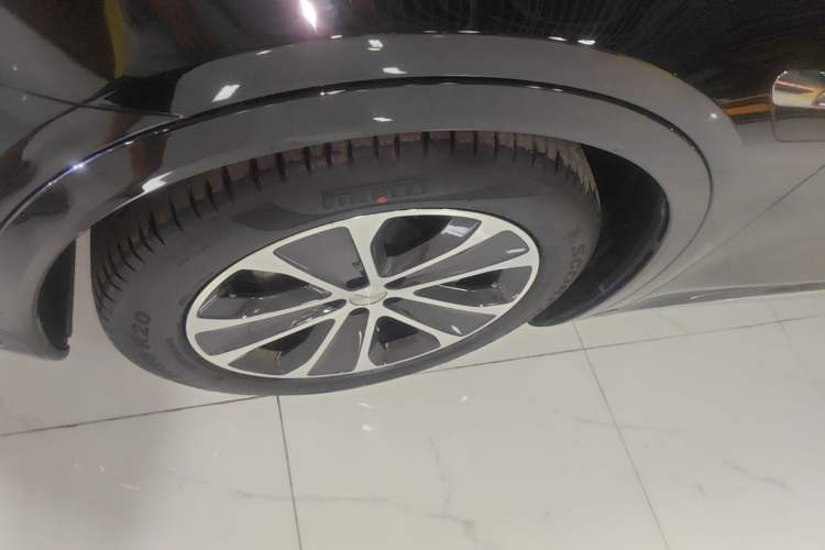 Used Hima Luxeed R7 2024 All-Electric 802 km Max Left Front Wheel Hub