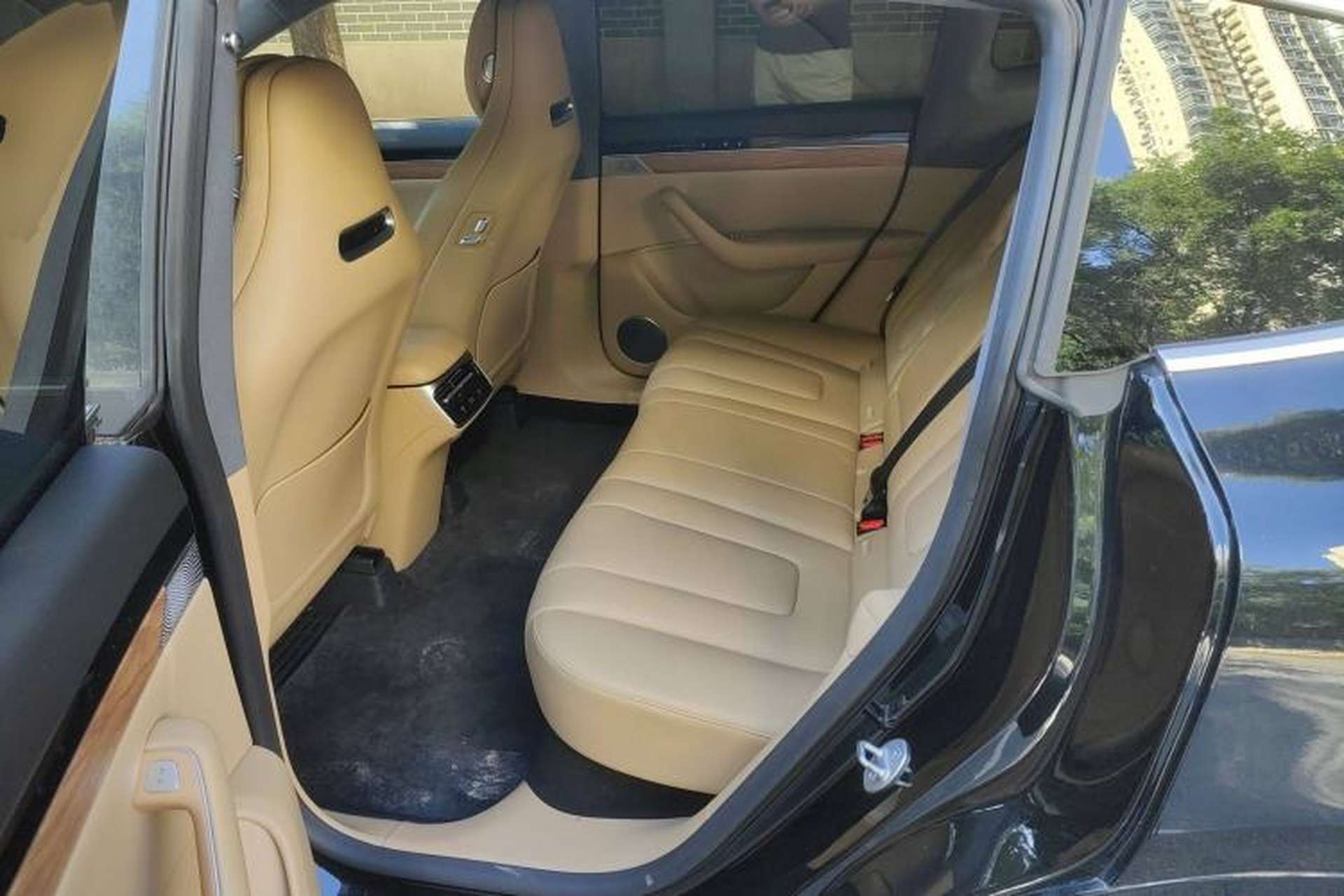 Used Hima Luxeed R7 2024 All-Electric 736 km Ultra Left Rear Seat