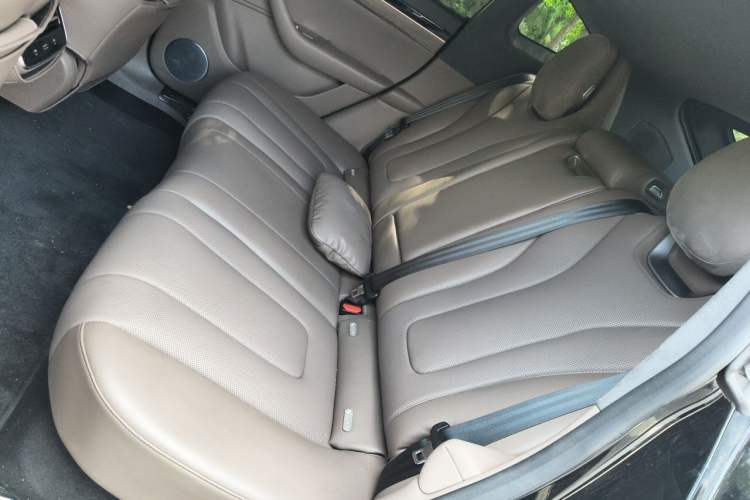 Used Hima Luxeed R7 2024 All-Electric 736 km Ultra Left Rear Seat