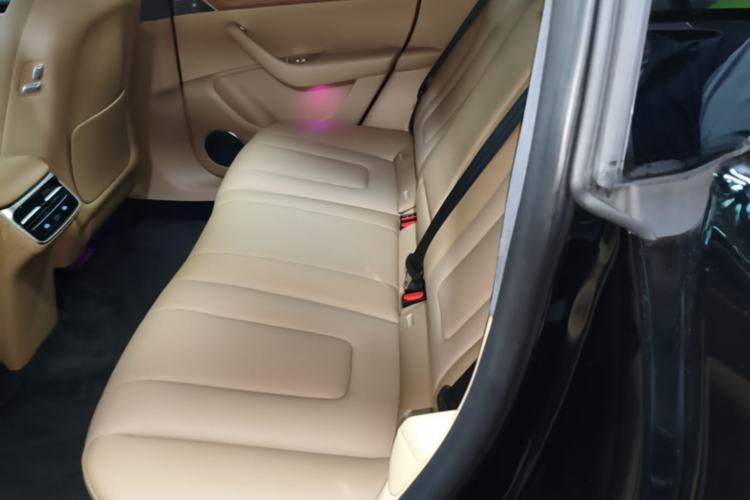Used Hima Luxeed R7 2024 All-Electric 736 km Ultra Left Rear Seat