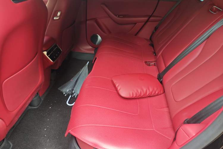 Used Hima Luxeed R7 2024 All-Electric 736 km Ultra Left Rear Seat