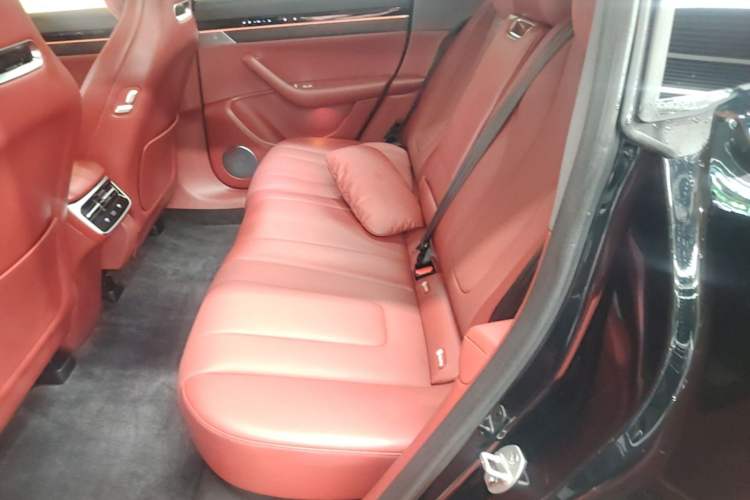 Used Hima Luxeed R7 2024 All-Electric 736 km Ultra Left Rear Seat